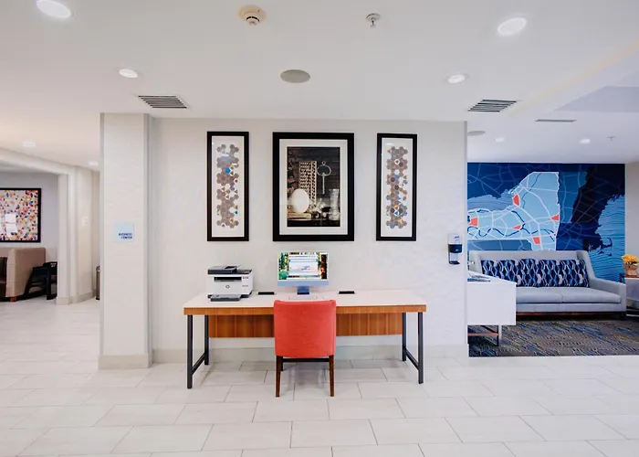 Holiday Inn Express Hotel & Suites Chester By Ihg