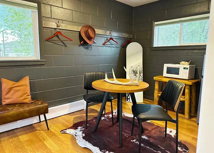 Elk Antler Inn