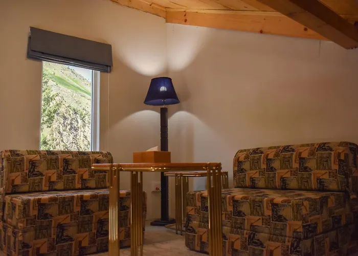 Roomy Mountain Top Resort, Batakundi