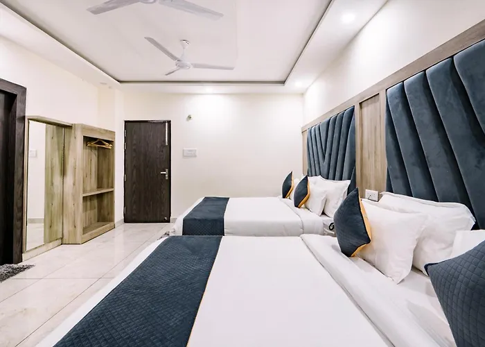 Hotel The Katra Avenue