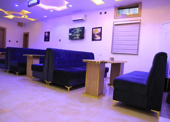 Triple J Universal Hotel And Suites