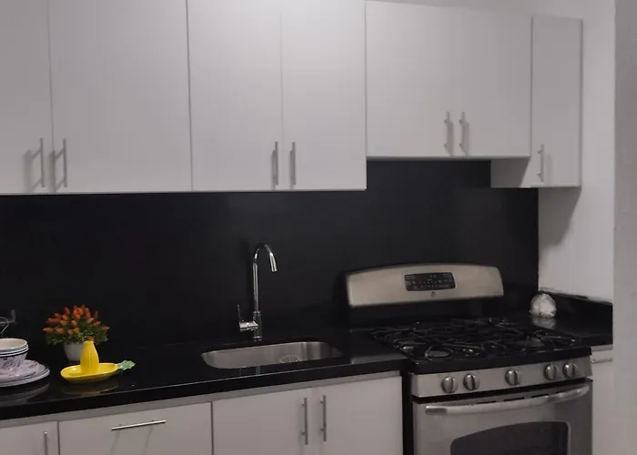Nely Y Pietro Share Apartment