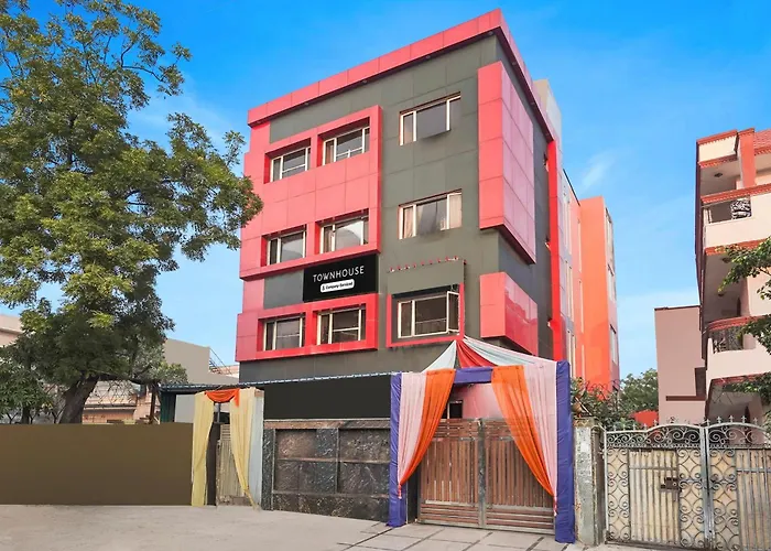 Super Townhouse Maithli Marg Sector 55 Formerly Red Roof