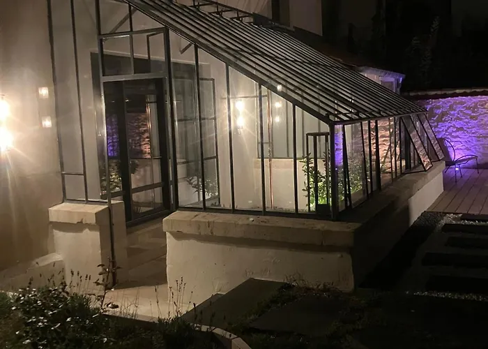 Les Ecuries De Rigny, Suite Haut De Gamme Avec Spa Privatif Et Piscine Au Coeur D'Un Jardin Arbore