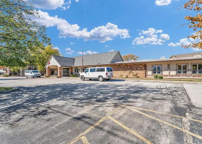 Hotel O Suites & Conference Centre Urbana-Champaign University