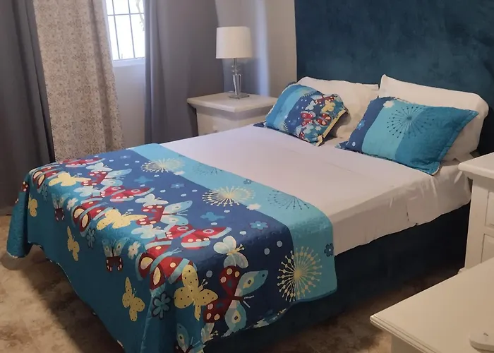 Nely y Pietro share apartment