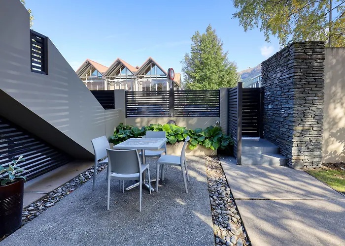 Garden Court Suites & Apartments