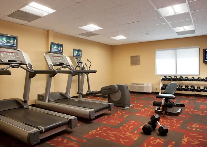 Courtyard By Marriott Bakersfield