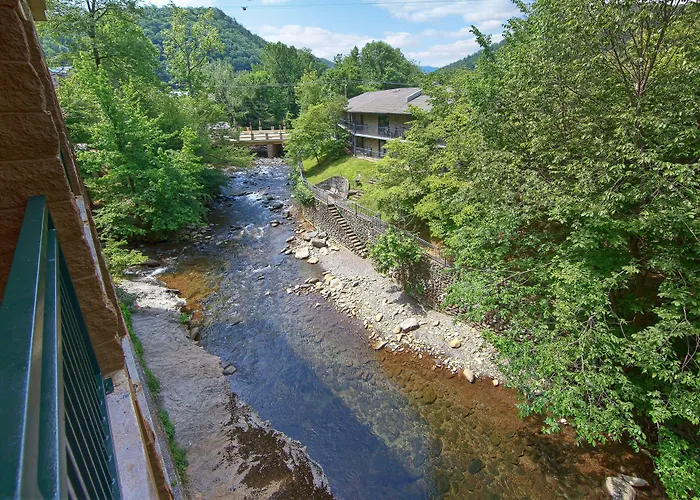 Old Creek Lodge