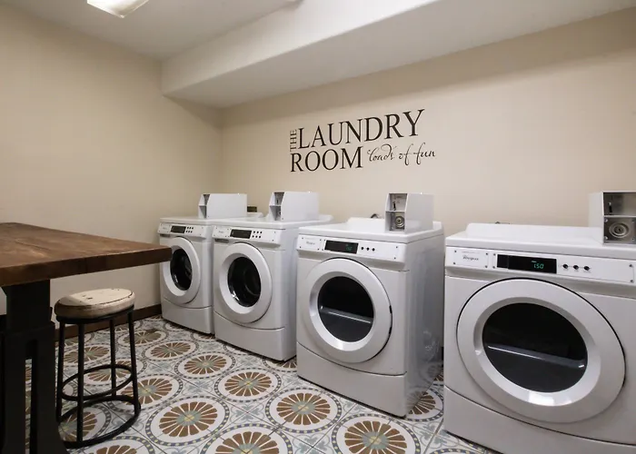 Oxford Suites Chico