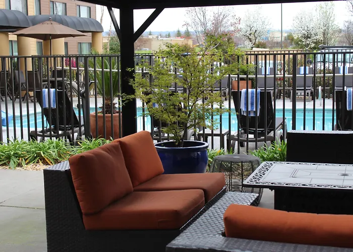 Oxford Suites Chico