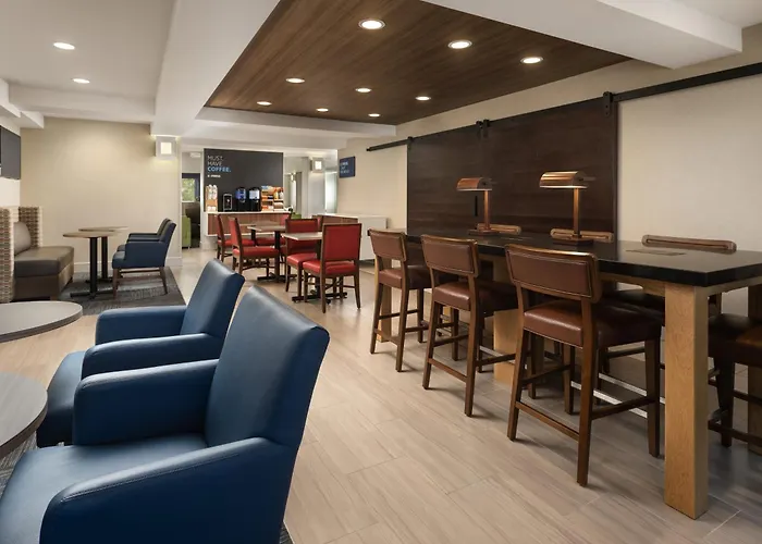 Holiday Inn Express Hotel & Suites Belmont By Ihg