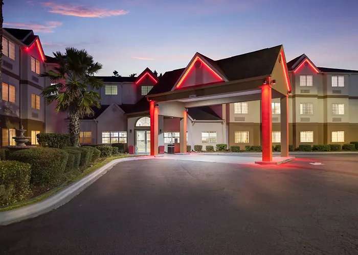 Red Roof Inn Plus+ & Suites Savannah - I-95
