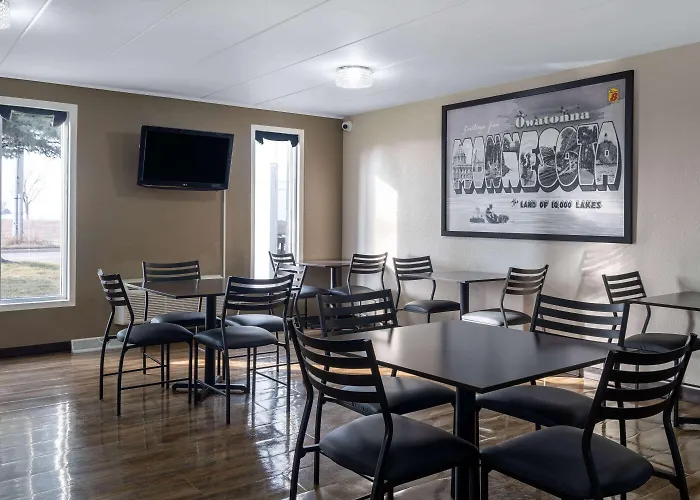 Super 8 By Wyndham Owatonna
