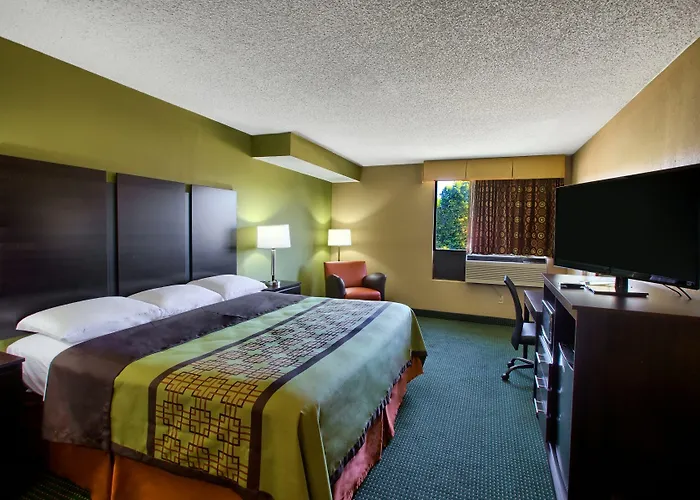 Super 8 By Wyndham Raleigh North East
