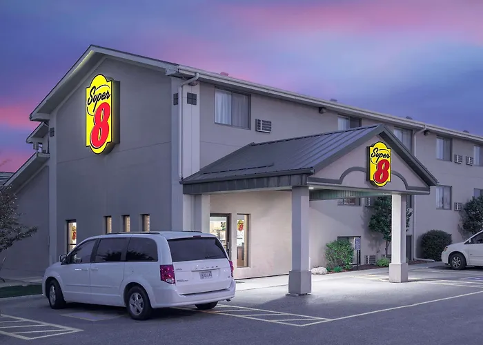 Super 8 By Wyndham Willmar