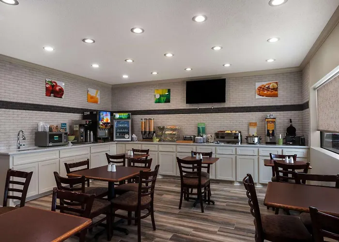 Quality Inn & Suites Pearl-Jackson