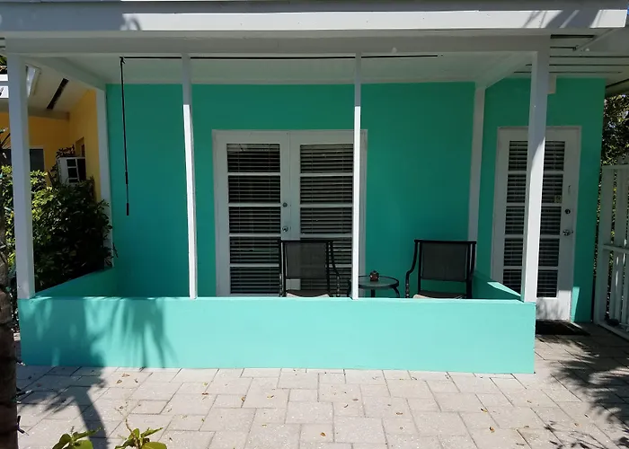 Alexander Palms Court - No Hidden Resort Fees!