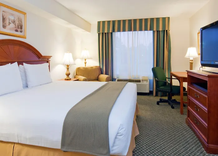 Holiday Inn Express Hotel & Suites Emporia By Ihg