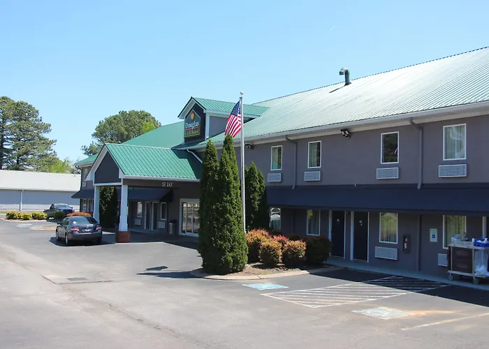 Douglas Inn & Suites