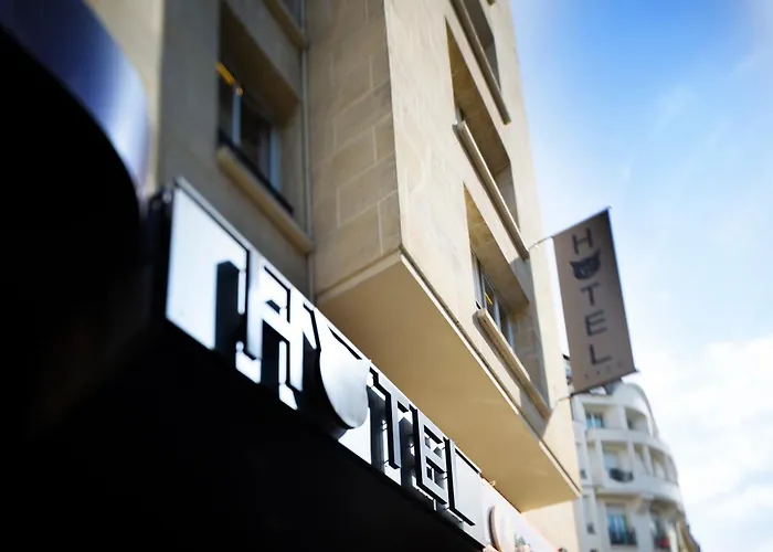Hotel Le Chat Noir París