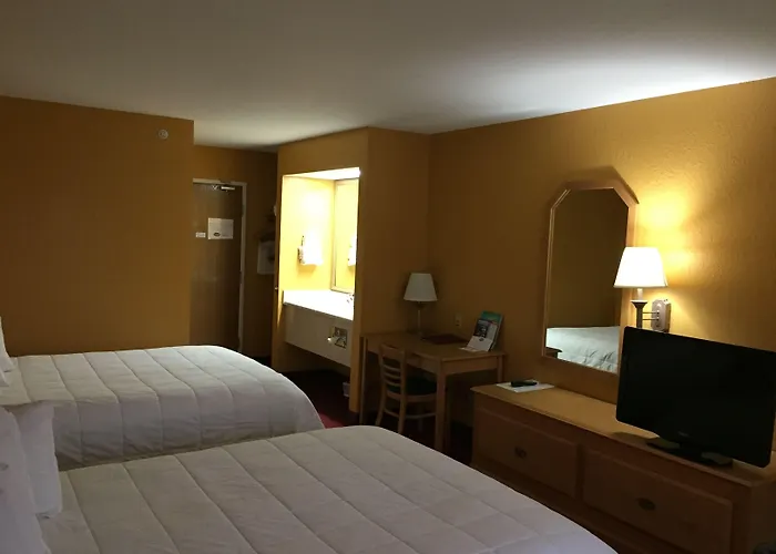 Parkfield Inn - Clinton