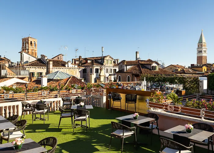 Hotel A La Commedia