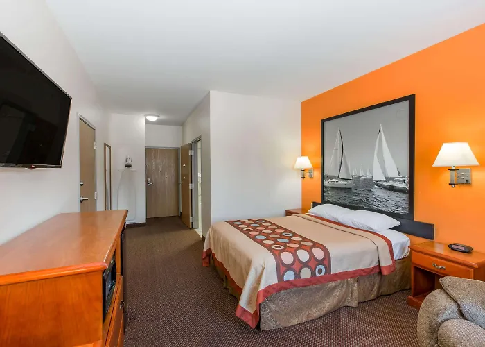 Super 8 By Wyndham Salina