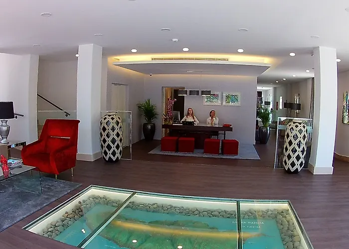 Santa Cruz Village Hotel