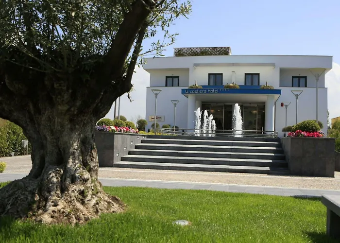 La Costiera Hotel