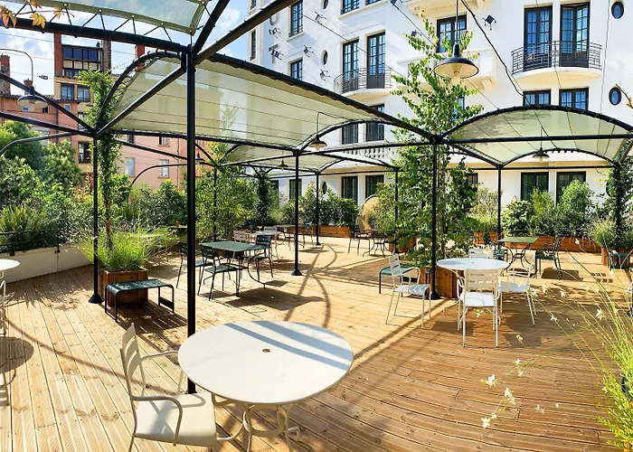 College Hotel