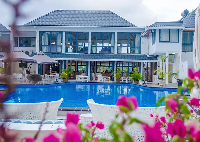 Muri Beach Club Hotel