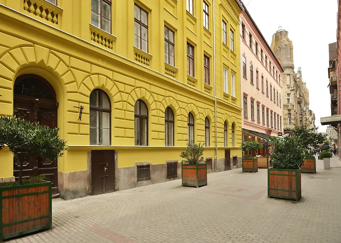 Opera Garden Hotel & Apartments
