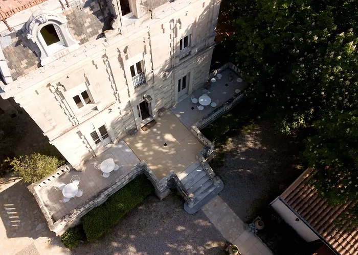 Logis Hôtel - Restaurant Résidence Les Cèdres