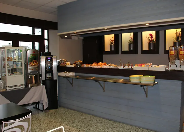 Hotel The Originals Access - Proche Centre-Ville - Gare