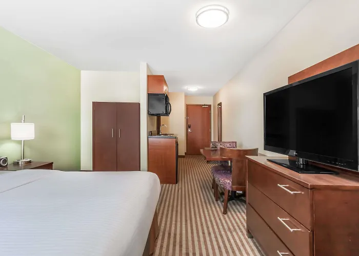 Ramada By Wyndham Carlyle