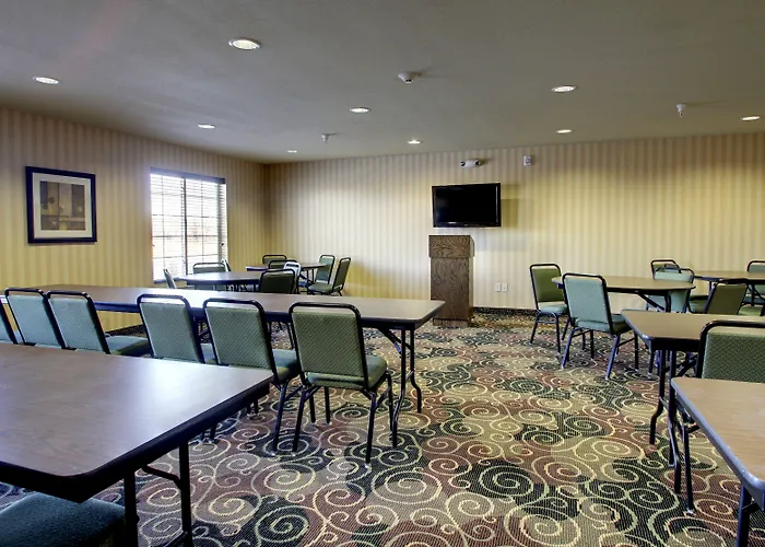Cobblestone Hotel - Wayne