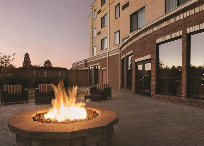 Courtyard By Marriott Salisbury