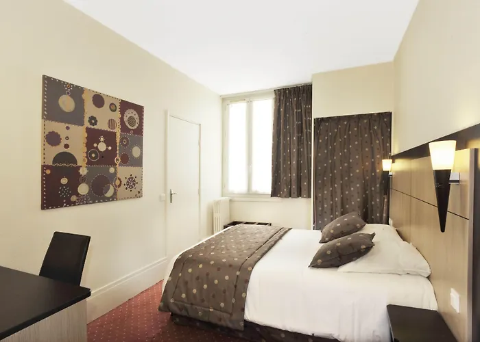 A L'Hotel Des Roys