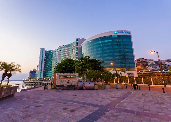 Wyndham Guayaquil, Puerto Santa Ana