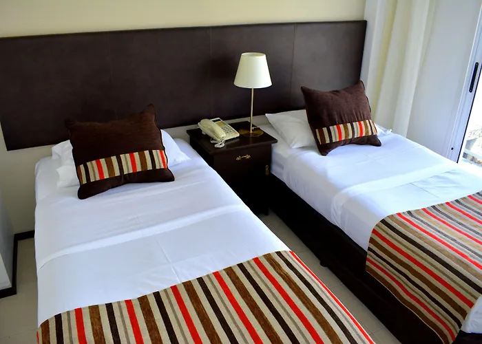 De La Plaza Hotel