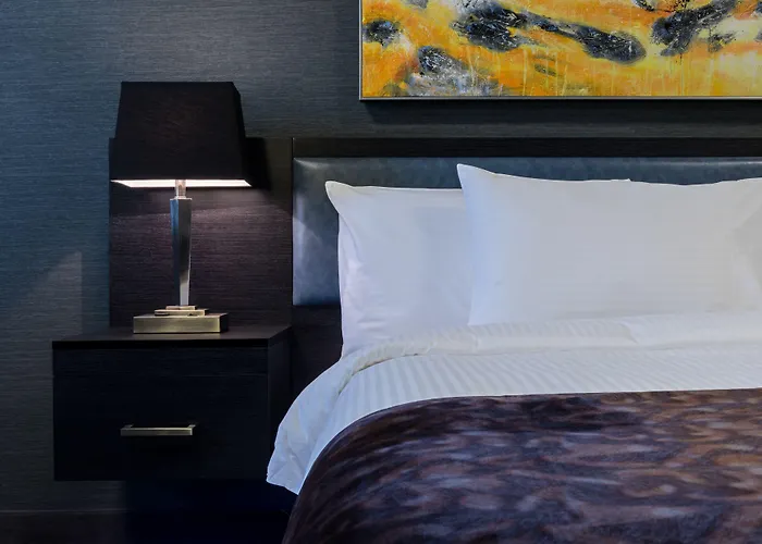 Hotel Clique Calgary Airport