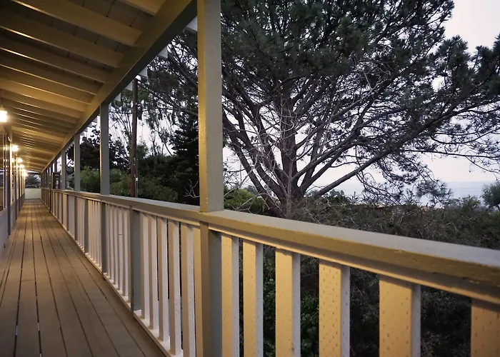 Crescent Bay Inn