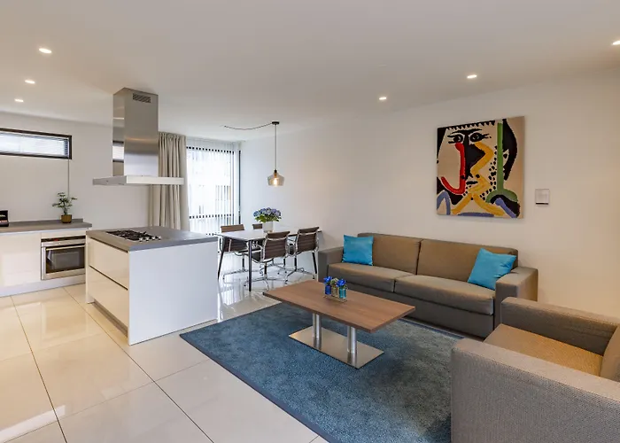 Black Pearl Apartment Hotel
