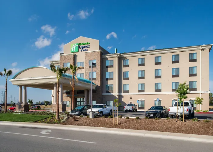 Holiday Inn Express & Suites Bakersfield Airport By Ihg
