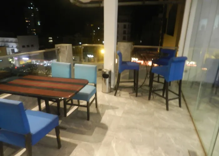Pearl City Hotel