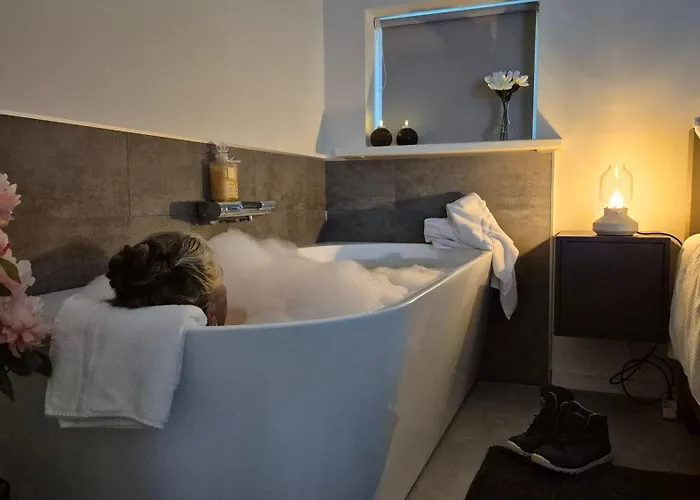 Dalerheugte Drenthe B&B Wellness met romantisch bad en ontbijt à la carte op de kamer