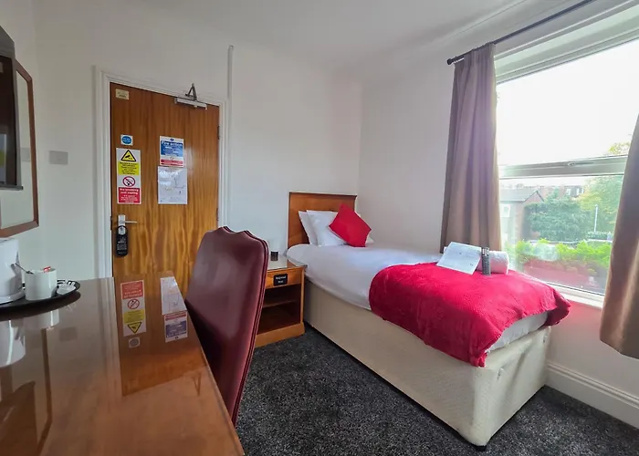 Hullywood Rooms With Shared Kitchen Facilities