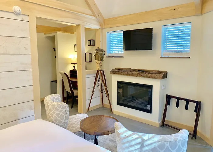 Ivy Manor Inn Village Center