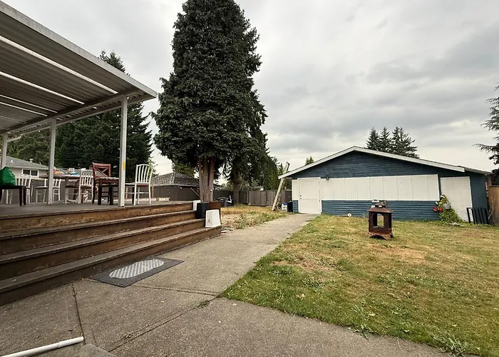 Downtown Central City Cozy Private 2 Bedroom Basement Suite - Independent Entry